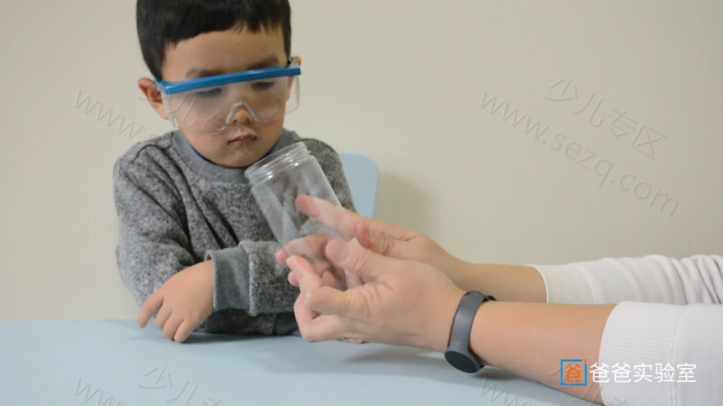 爸爸实验室的剧照截图2